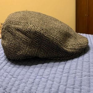 Knit flat cap hat